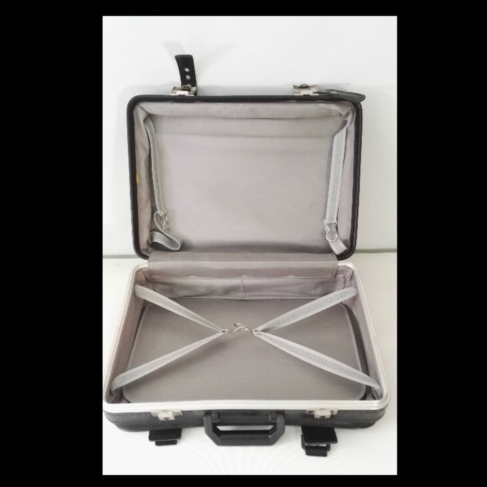 ‼️UNICORN ALERT‼️Dior suitcase - Picture 3 of 8